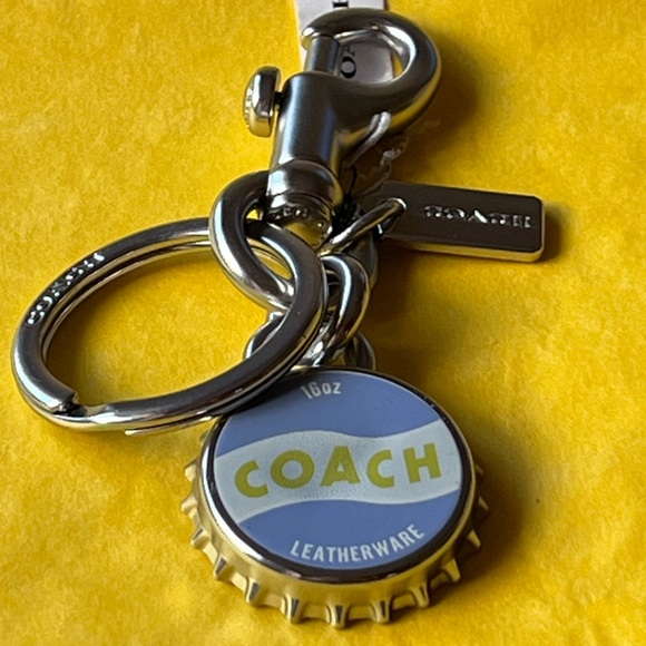 🥤 COACH BOTTLE CAP BAG CHARM 🥤 NWT 🥤 - Picture 8 of 16
